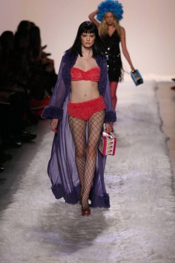 Jeremy Scott gösteri 