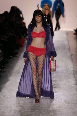 Jeremy Scott gösteri 