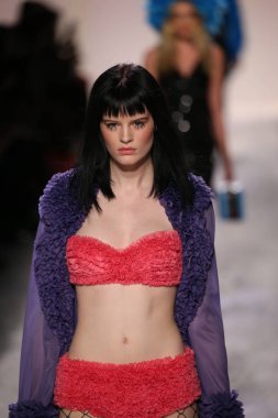 Jeremy Scott gösteri 