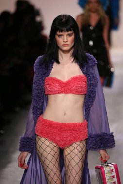 Jeremy Scott gösteri 