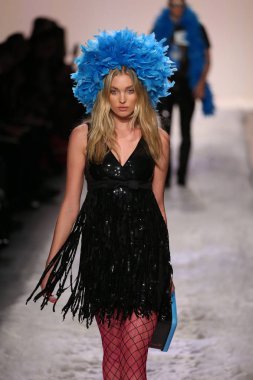 Jeremy Scott gösteri 