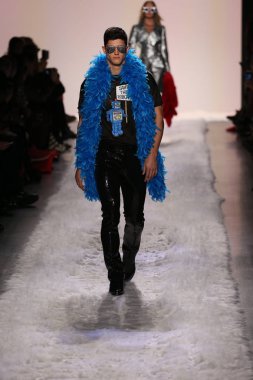  Jeremy Scott gösteri 