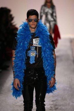  Jeremy Scott gösteri 