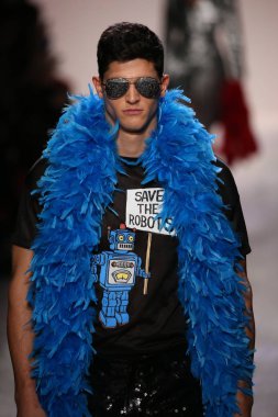  Jeremy Scott gösteri 