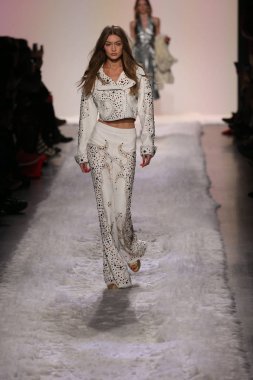 Jeremy Scott gösteri 