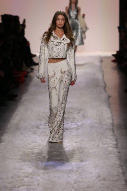 Jeremy Scott gösteri 