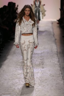 Jeremy Scott gösteri 