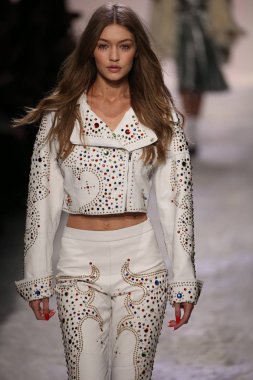 Jeremy Scott gösteri 