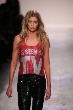  Jeremy Scott gösteri