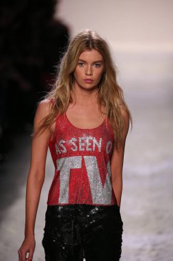  Jeremy Scott gösteri