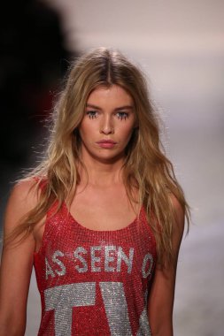  Jeremy Scott gösteri