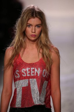  Jeremy Scott gösteri