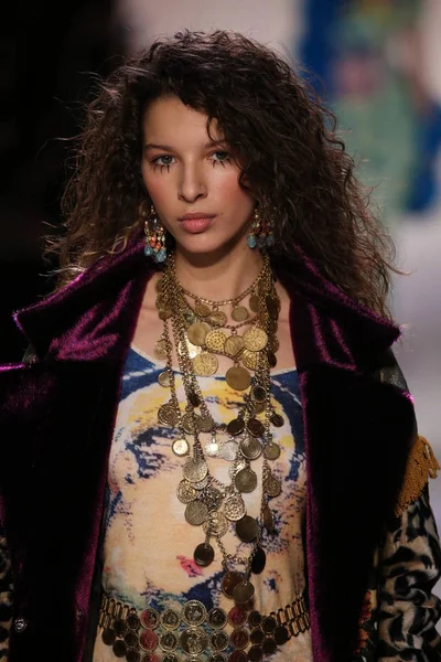 Jeremy Scott gösteri