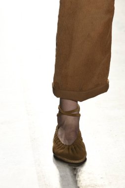 Detacher defile 