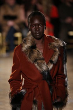  Christian Siriano koleksiyonu 