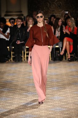  Christian Siriano koleksiyonu 