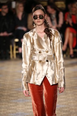  Christian Siriano koleksiyonu 