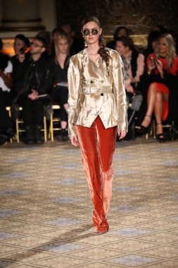  Christian Siriano koleksiyonu 