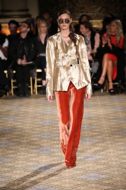  Christian Siriano koleksiyonu 