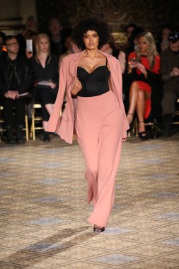  Christian Siriano koleksiyonu 