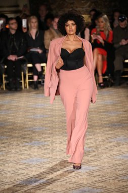  Christian Siriano koleksiyonu 