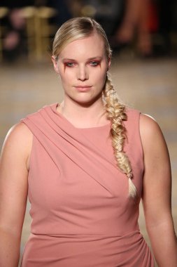  Christian Siriano koleksiyonu 