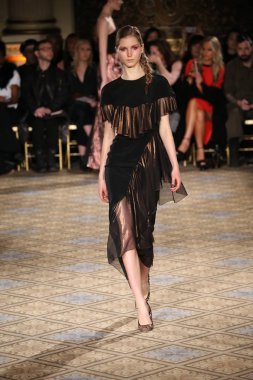  Christian Siriano koleksiyonu 