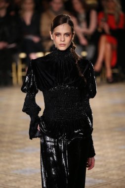  Christian Siriano koleksiyonu 