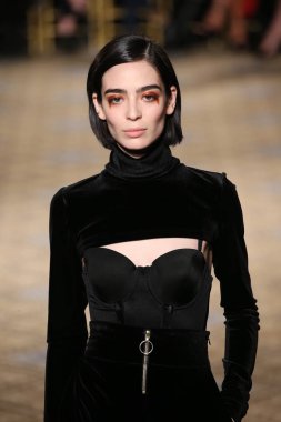  Christian Siriano koleksiyonu 