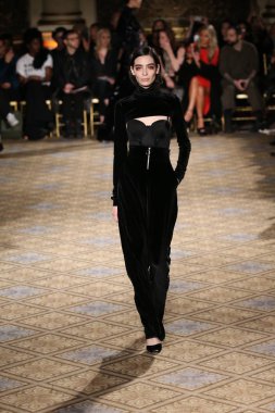  Christian Siriano koleksiyonu 