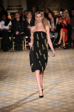  Christian Siriano koleksiyonu 