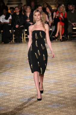  Christian Siriano koleksiyonu 