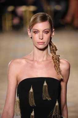  Christian Siriano koleksiyonu 