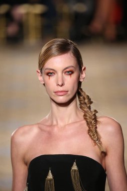  Christian Siriano koleksiyonu 