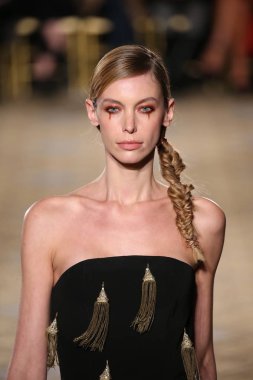  Christian Siriano koleksiyonu 