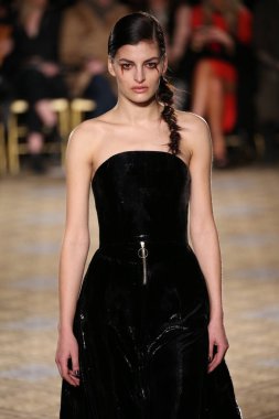  Christian Siriano koleksiyonu 