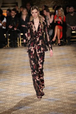  Christian Siriano koleksiyonu 