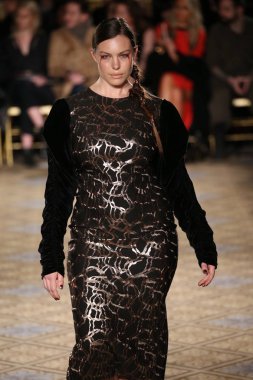  Christian Siriano koleksiyonu 