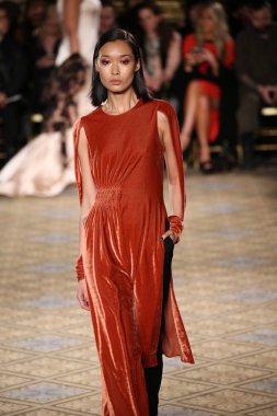  Christian Siriano koleksiyonu 