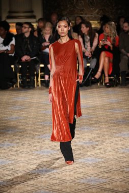  Christian Siriano koleksiyonu 