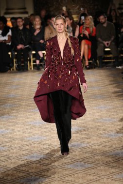  Christian Siriano koleksiyonu 