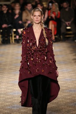  Christian Siriano koleksiyonu 