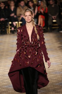  Christian Siriano koleksiyonu 