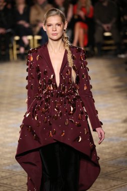  Christian Siriano koleksiyonu 