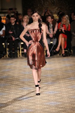  Christian Siriano koleksiyonu 