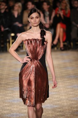  Christian Siriano koleksiyonu 