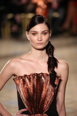  Christian Siriano koleksiyonu 