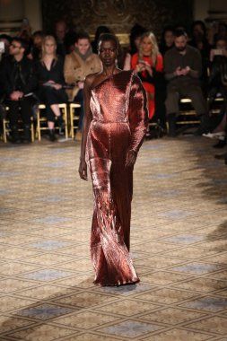  Christian Siriano koleksiyonu 