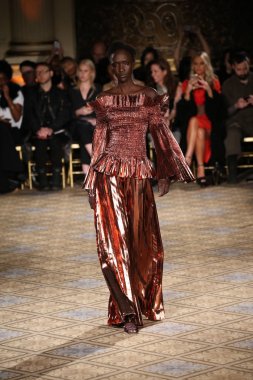  Christian Siriano koleksiyonu 