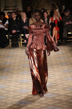  Christian Siriano koleksiyonu 